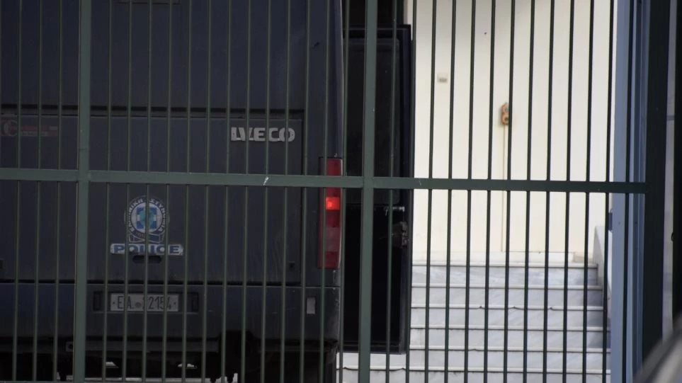 Στη φυλακή η 44χρονη που κατηγορείται για τη δολοφονία του 56χρονου Γάλλου στην Κρήτη
